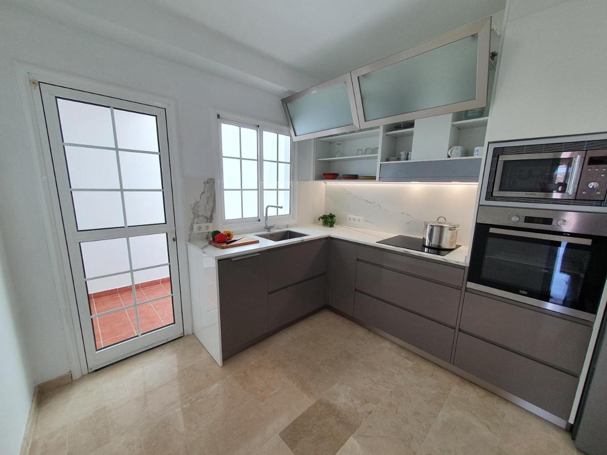 Modern Family Home Above Swimming Pool เปอร์โตริโก ภายนอก รูปภาพ